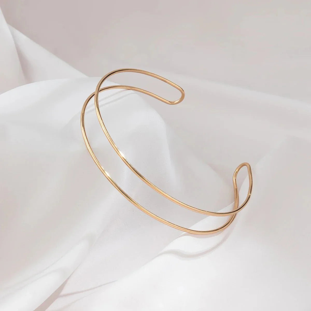 Colar Choker Dourada Minimalista