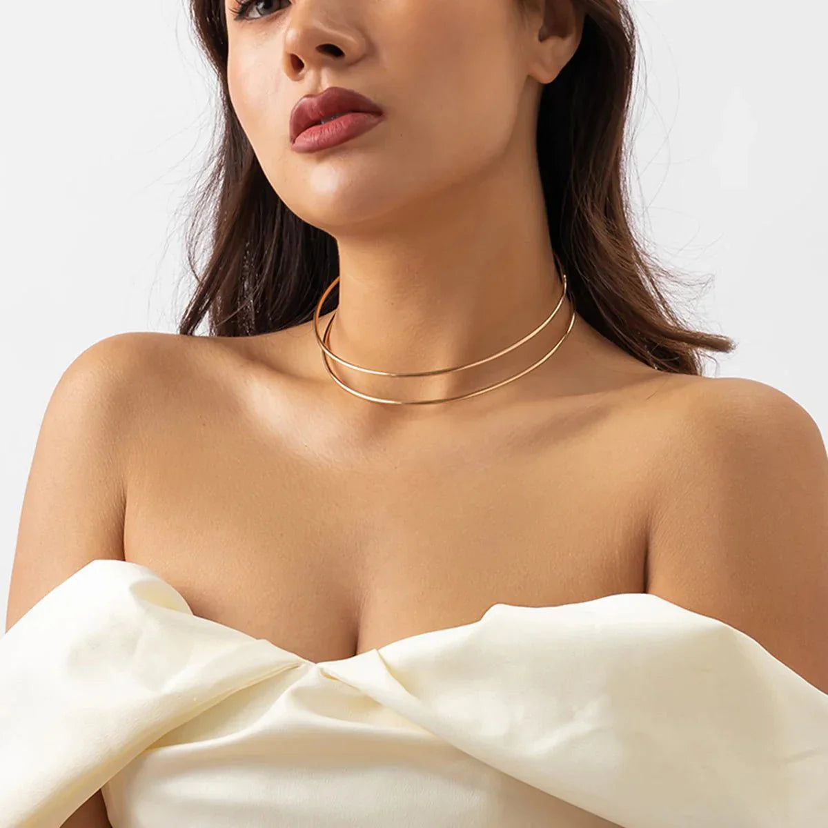 Colar Choker Dourada Minimalista