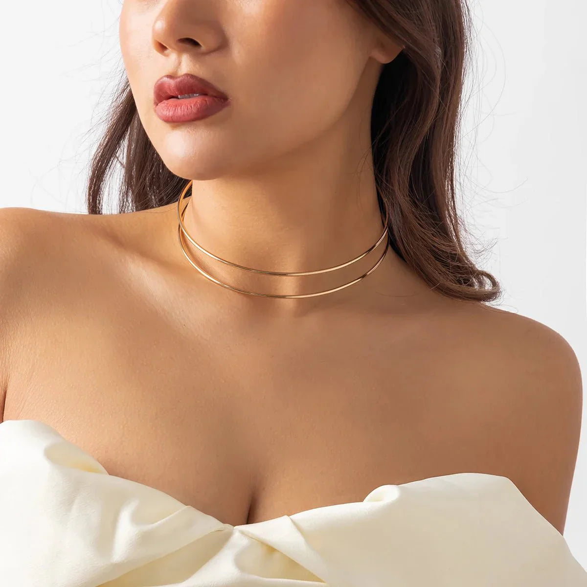 Colar Choker Dourada Minimalista